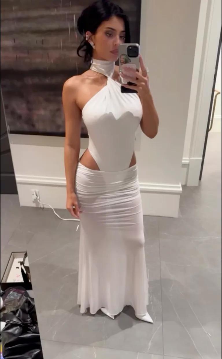 Kylie Jenner mirror selfie