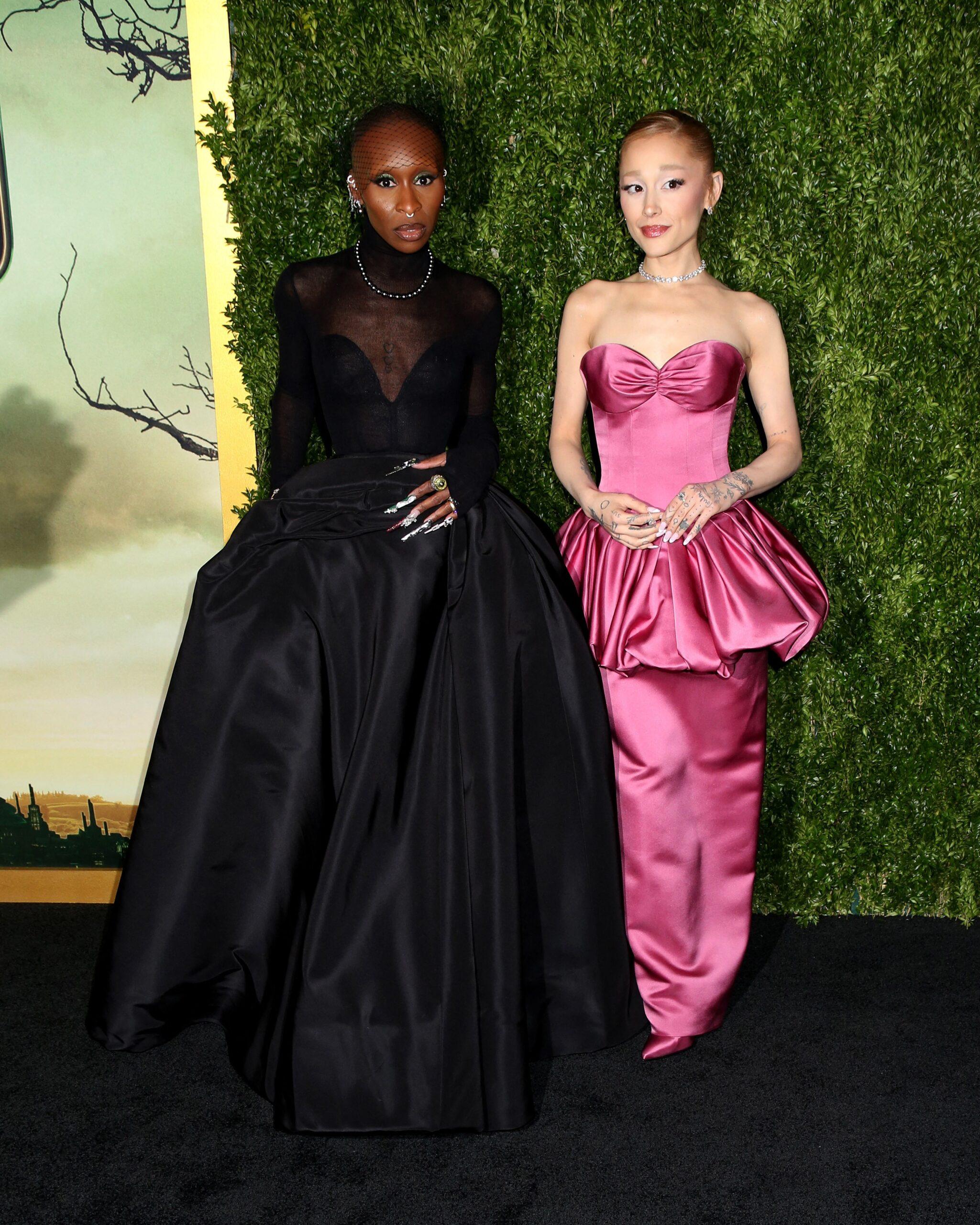 ///ariana grande cynthia erivo escalando