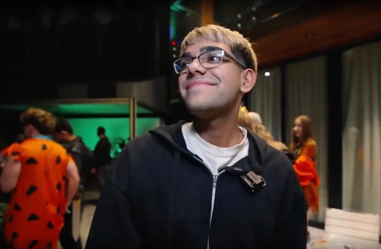 N3on talking on Twitch