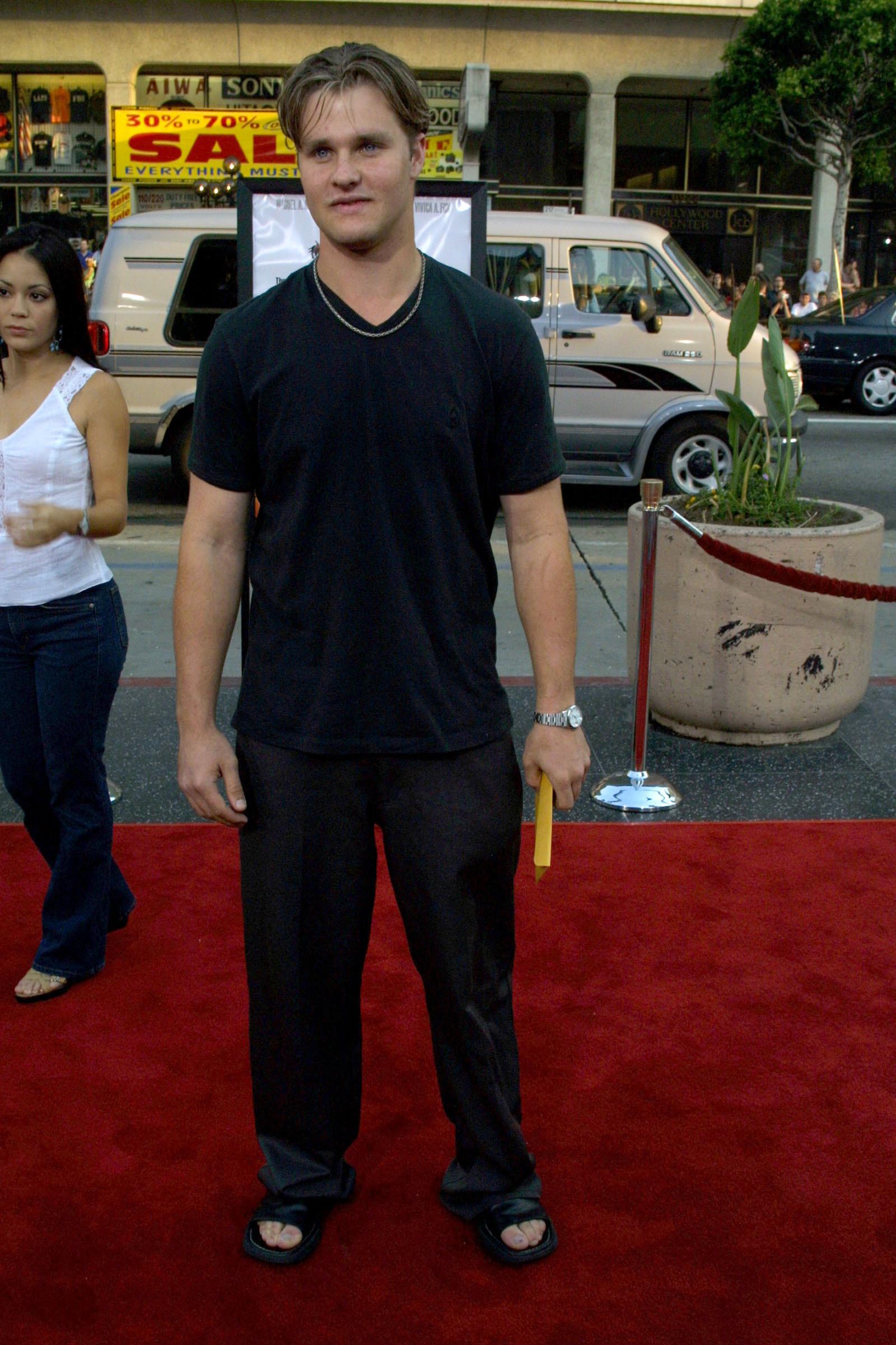 Zachery Ty Bryan berpose di karpet merah. 