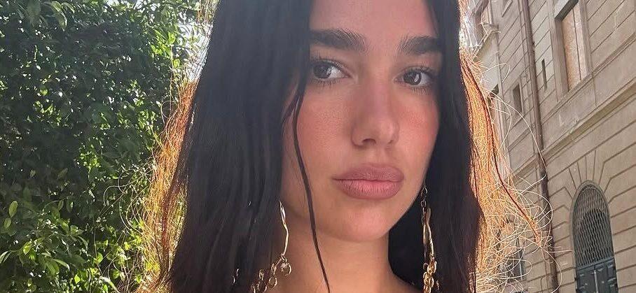 Dua Lipa selfie