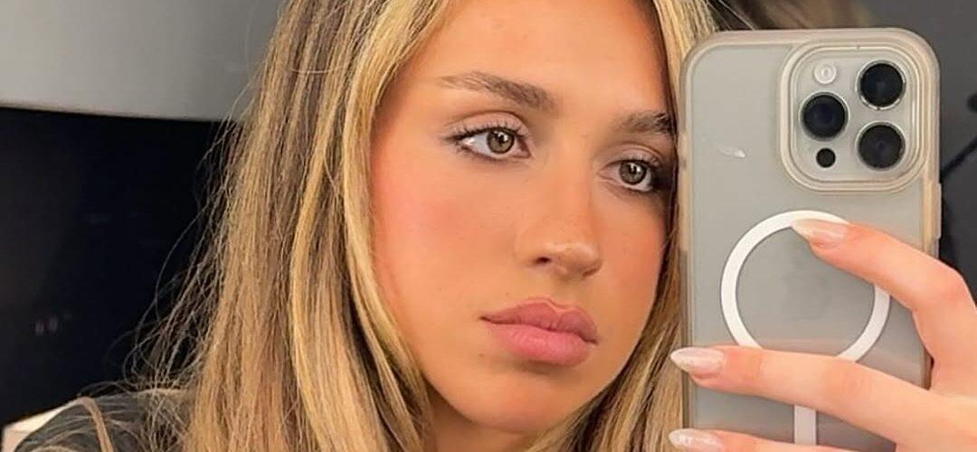 Tate McRae mirror selfie