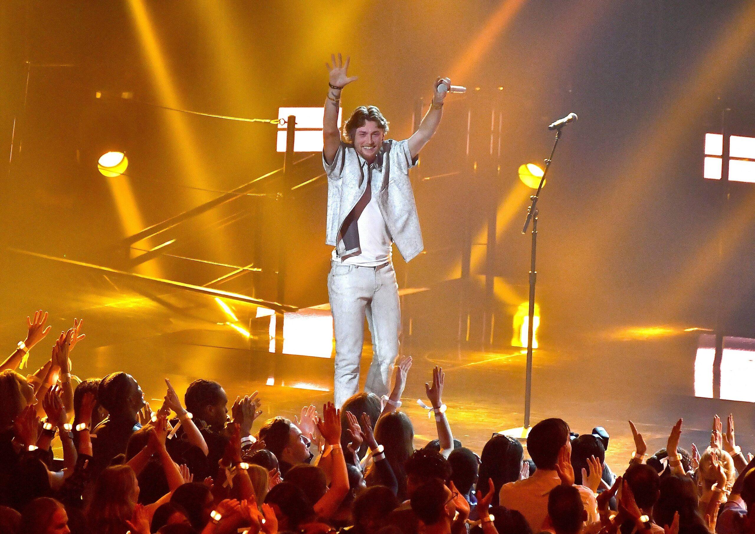 比利·齊默爾曼 (Billy Zimmerman) 出席 2025 年 MTV 音樂錄影帶大獎 - 表演