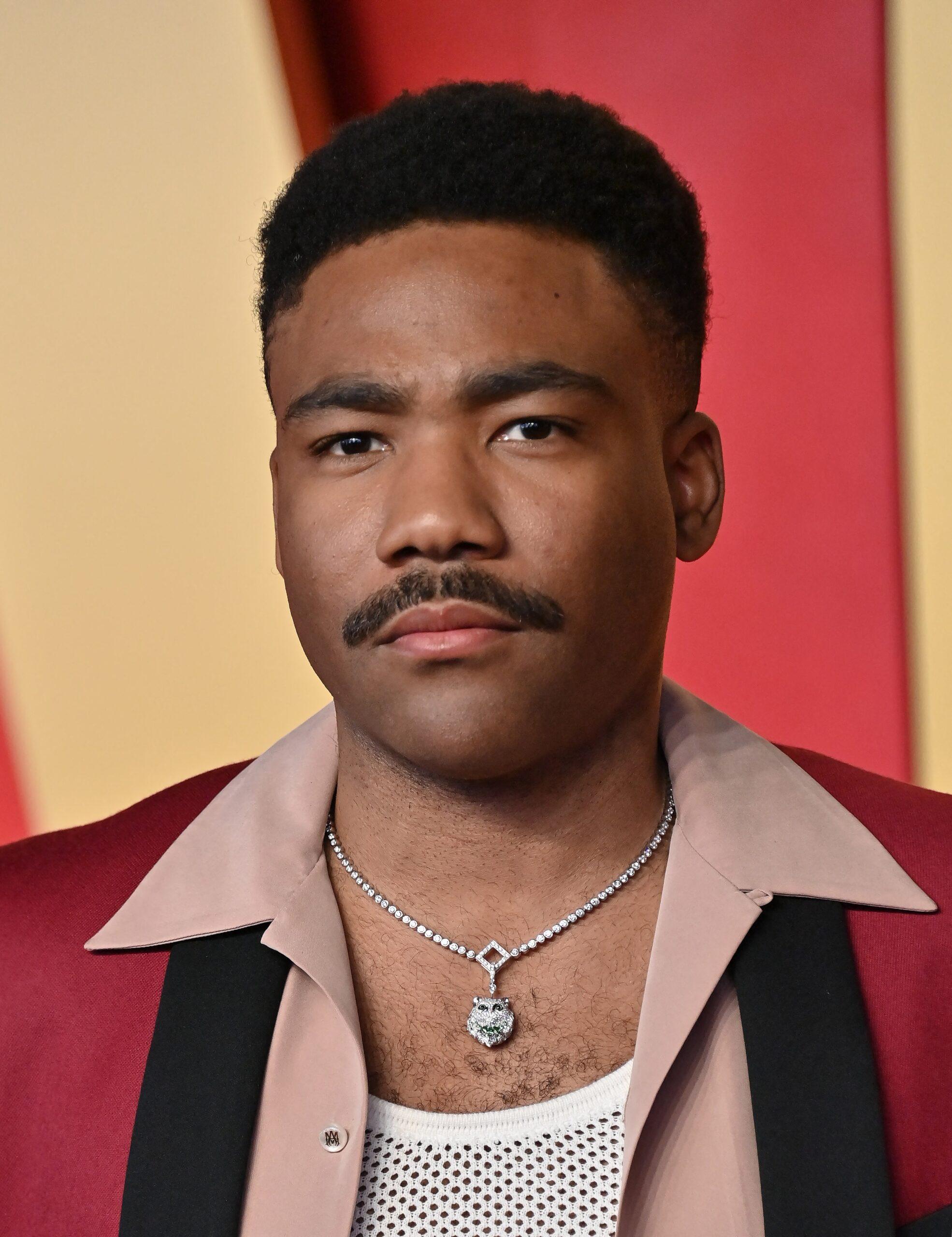 Donald Glover en la fiesta de los Oscar de Vanity Fair 2024