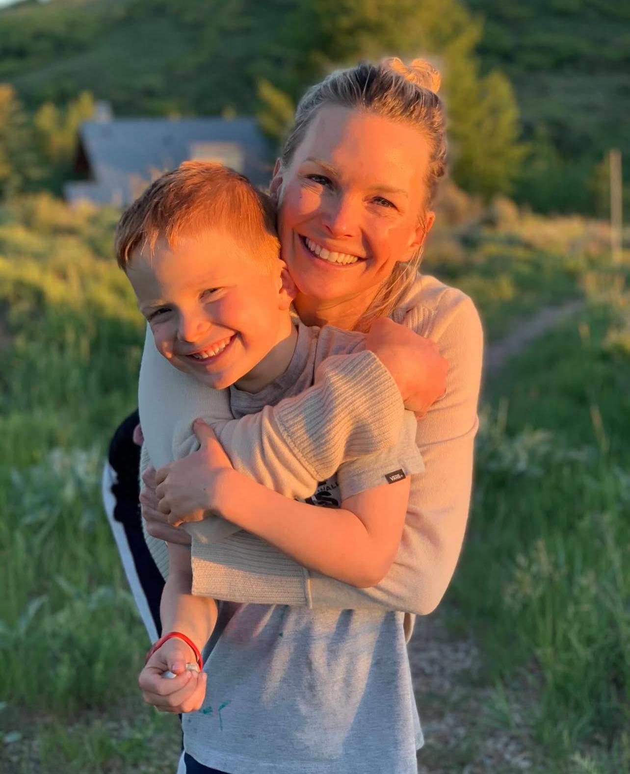 Scott Wolf posts estranged wife again