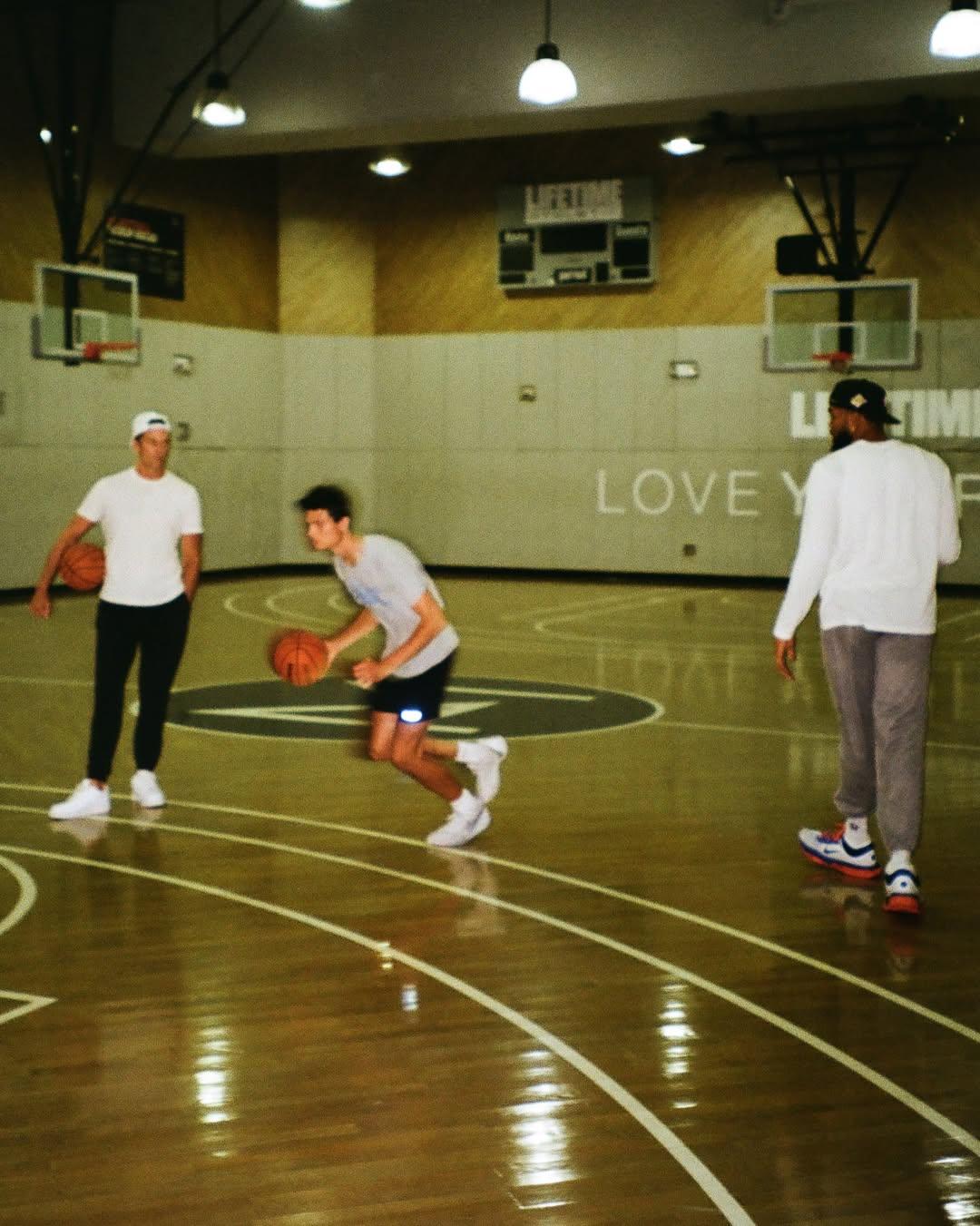 Tom Brady playing basketball with his son, Jack Moynahan and NBA star Karl-Anthony Towns