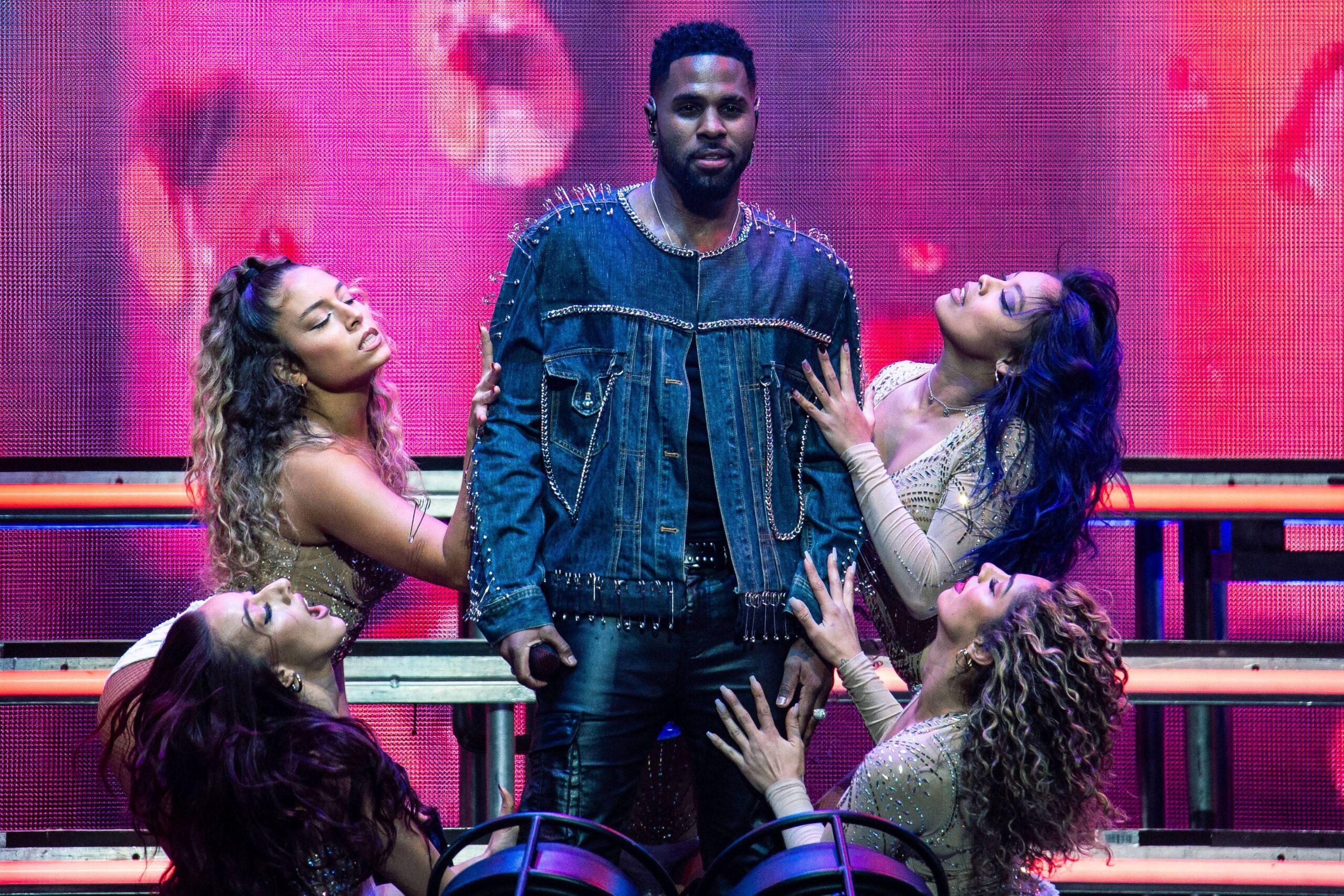 Jason Derulo performing at iHeartRadio Q102's Jingle Ball 2024 