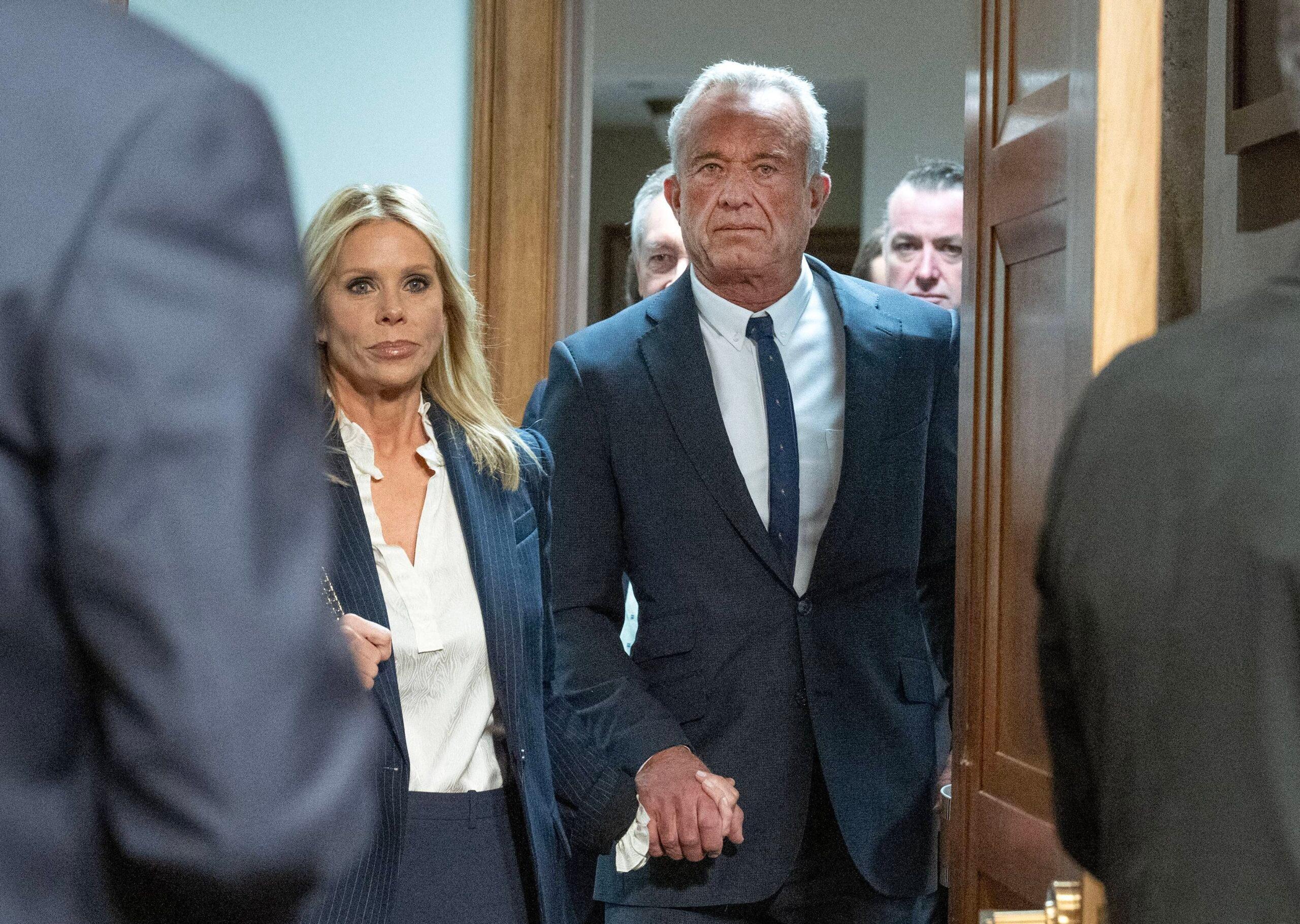 Cheryl Hines and Robert F Kennedy Jr in courtroom