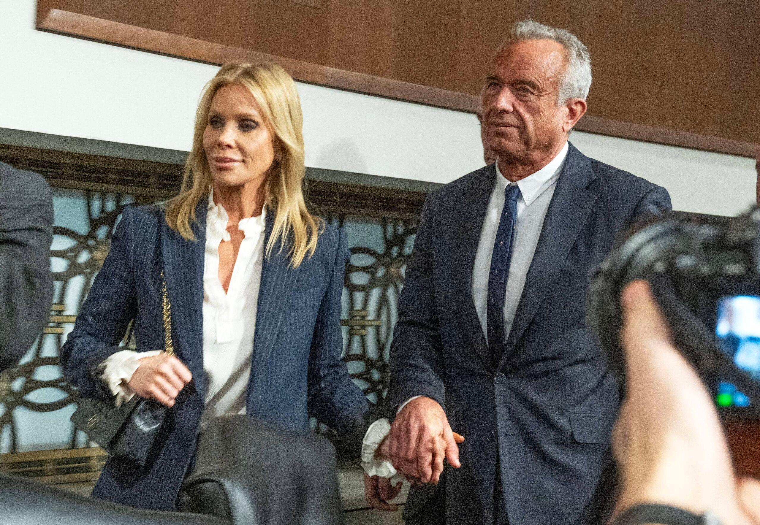Cheryl Hines and Robert F Kennedy Jr in courtroom