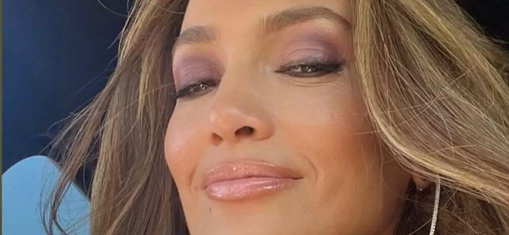 Jennifer Lopez selfie