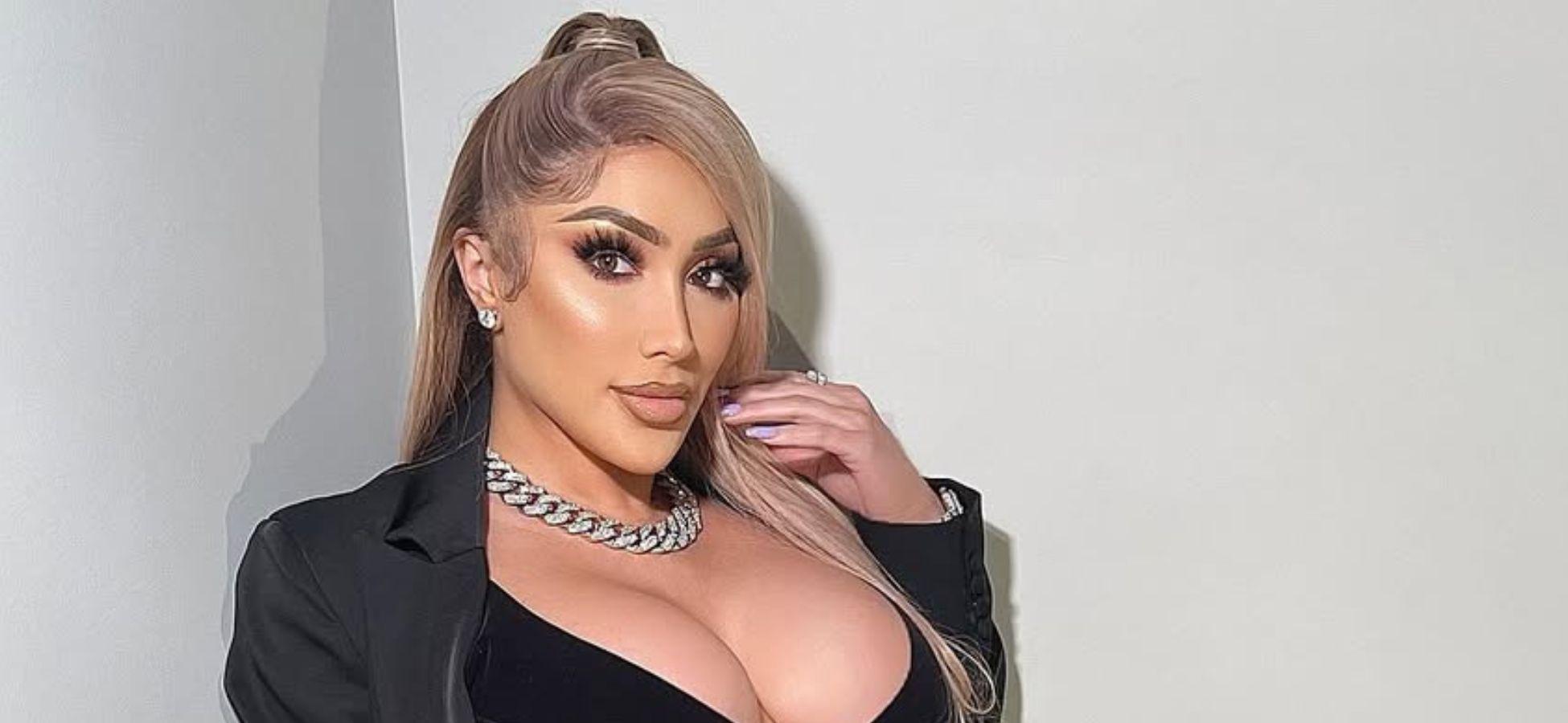 Nikki Mudarris in black