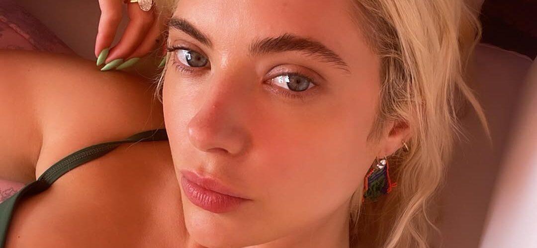 Ashley Benson selfie