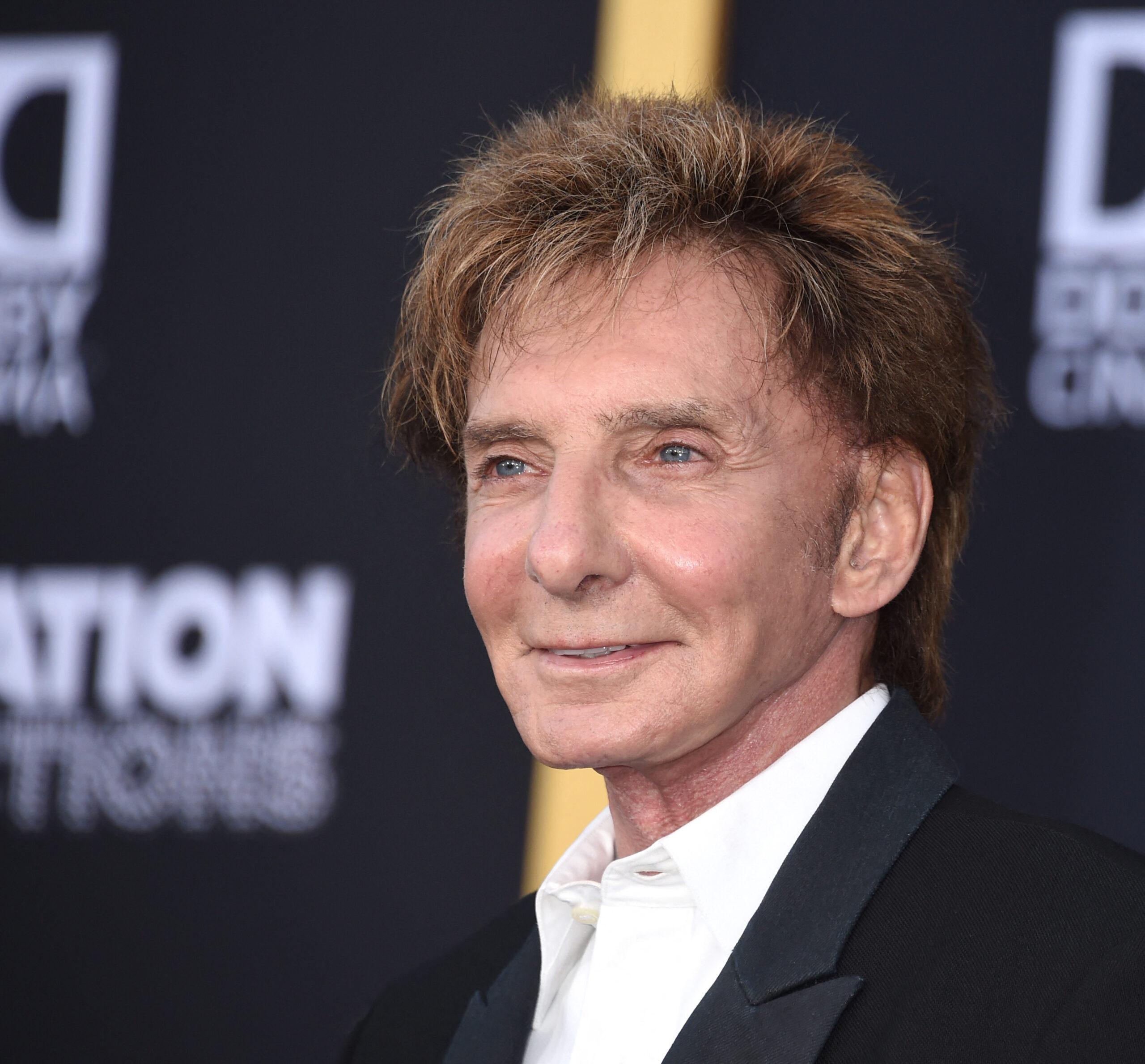 Barry Manilow na estreia de 'Nasce Uma Estrela' em Los Angeles