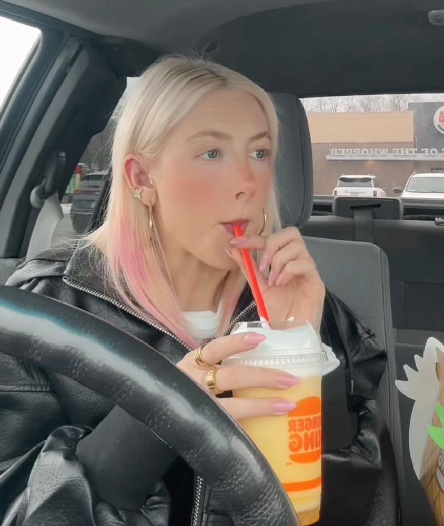 Kay Carlson experimenta slime do Burger King