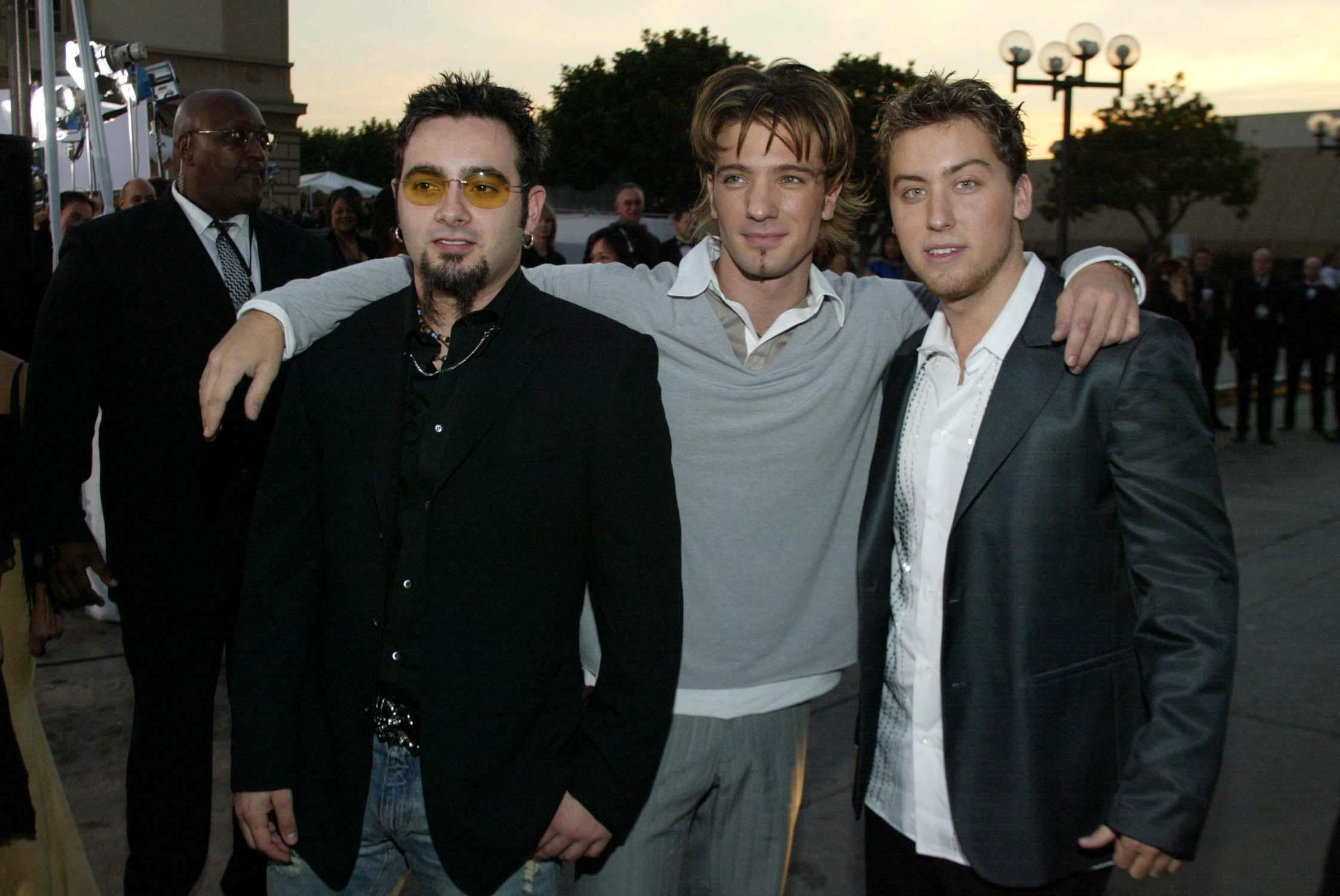 Lance Bass y los miembros de NYSNC posan juntos. 