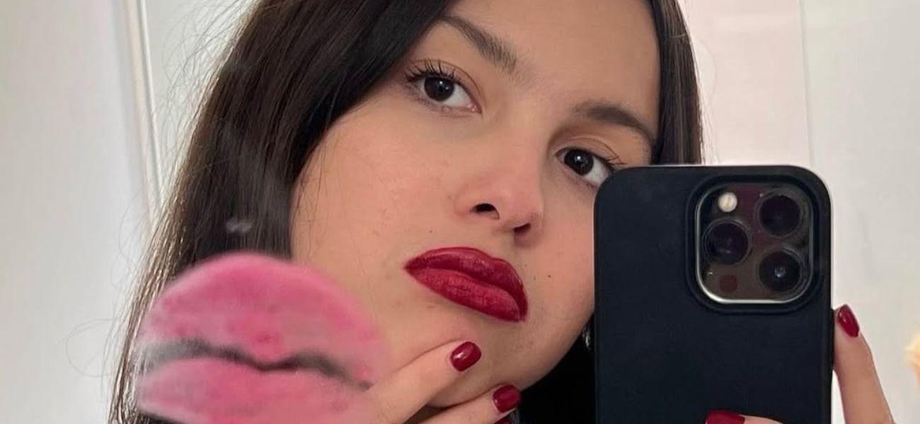 Olivia Rodrigo mirror selfie