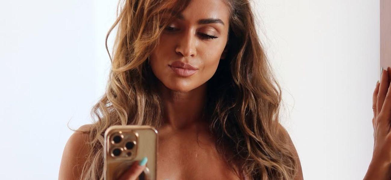 Valeria Ammirato takes mirror selfie