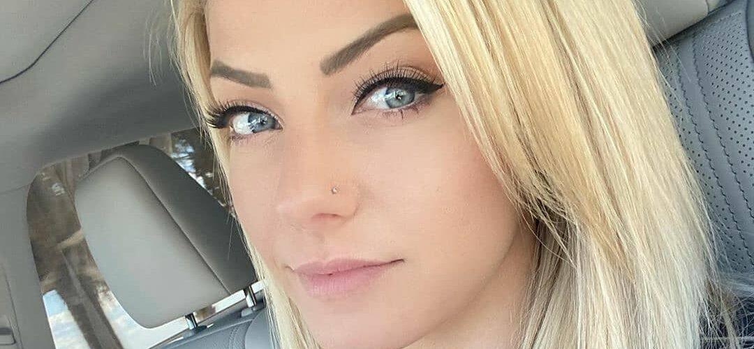 Alexa Bliss car selfie