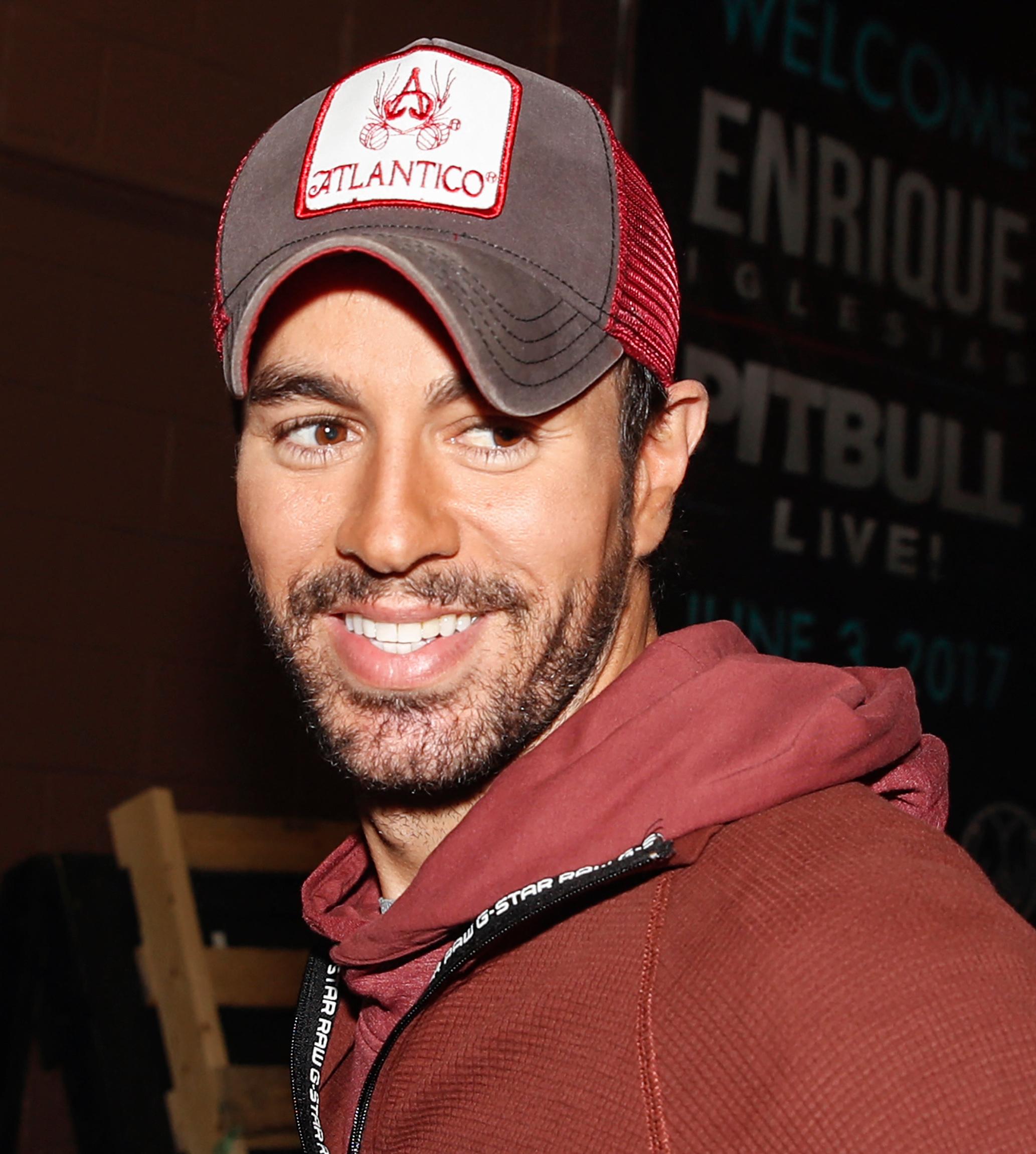 Enrique Iglesias se presenta en el Allstate Arena