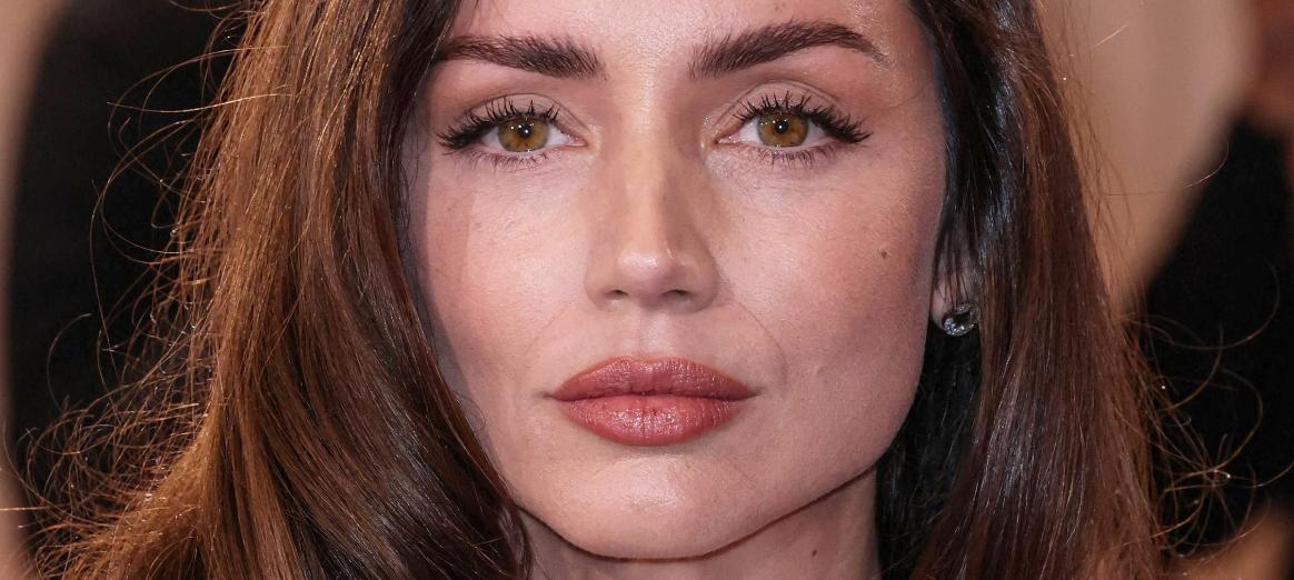 Ana de Armas close up