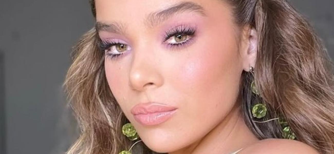 Hailee Steinfeld close up