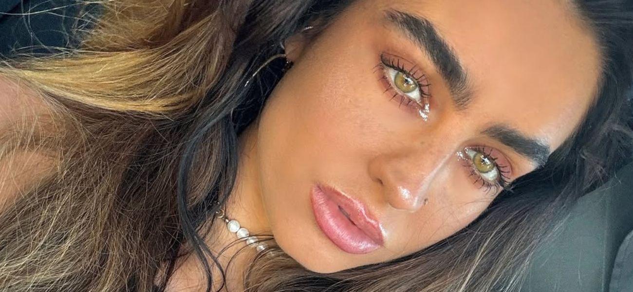 Sommer Ray takes a selfie