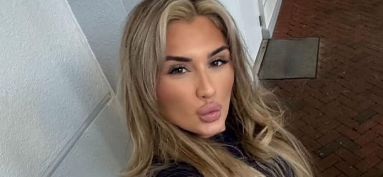 Tiffany Stratton takes a selfie