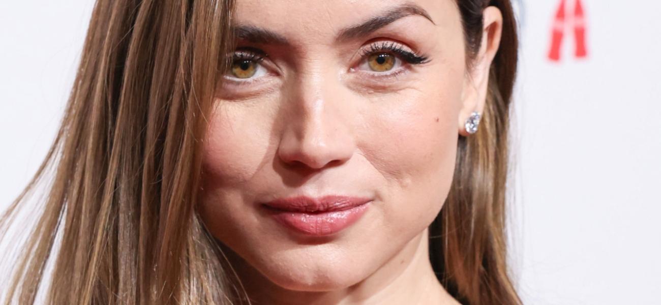 Ana de Armas close up