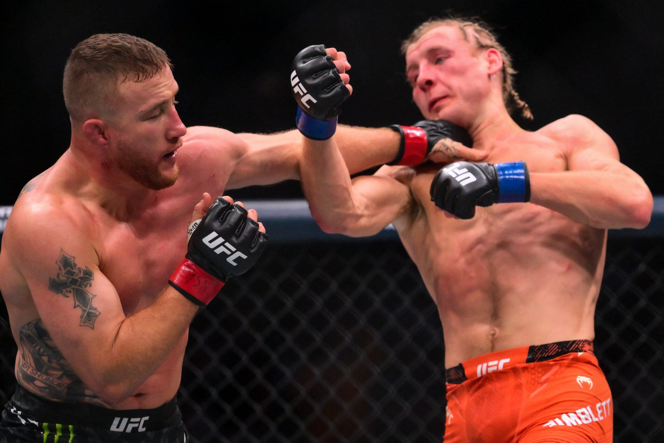 Justin Gaethje dá um soco em Paddy Pimblett