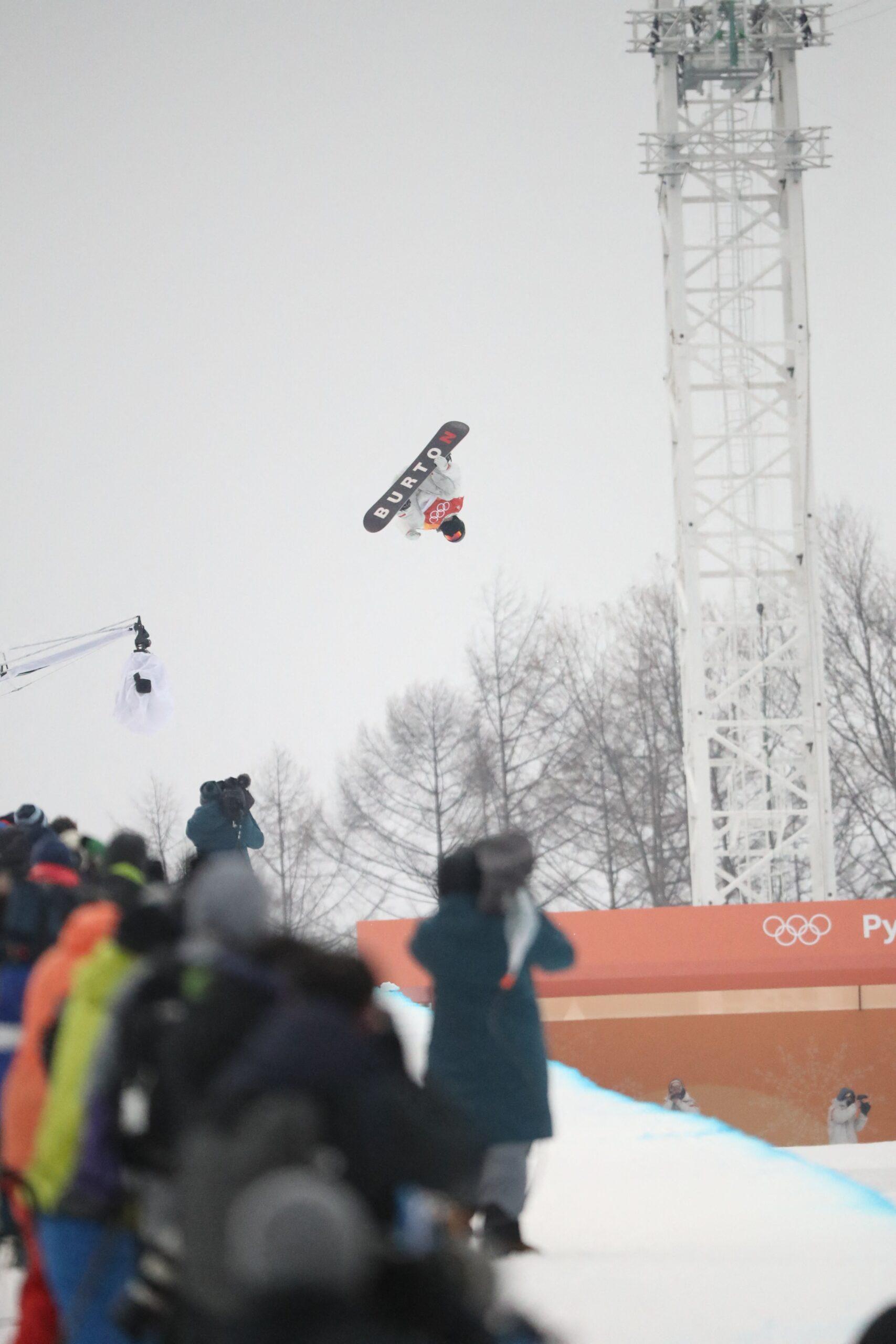 Shaun White compite en la carrera de snowboard masculina PyeongChang '18