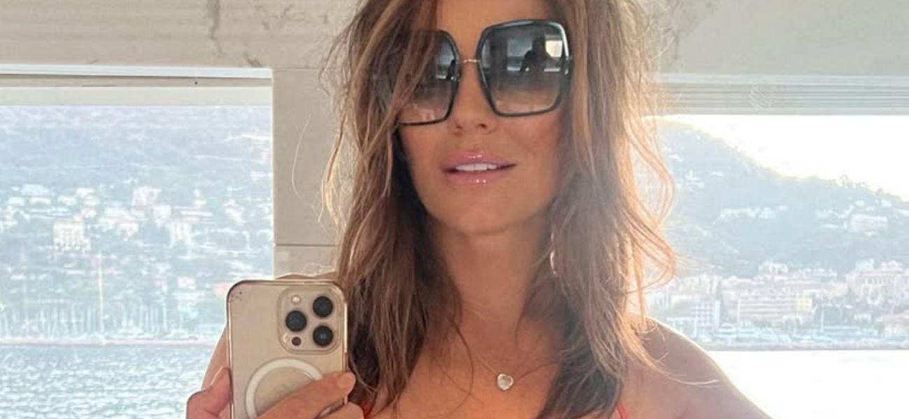 Elizabeth Hurley takes mirror selfie wearing sunglasses