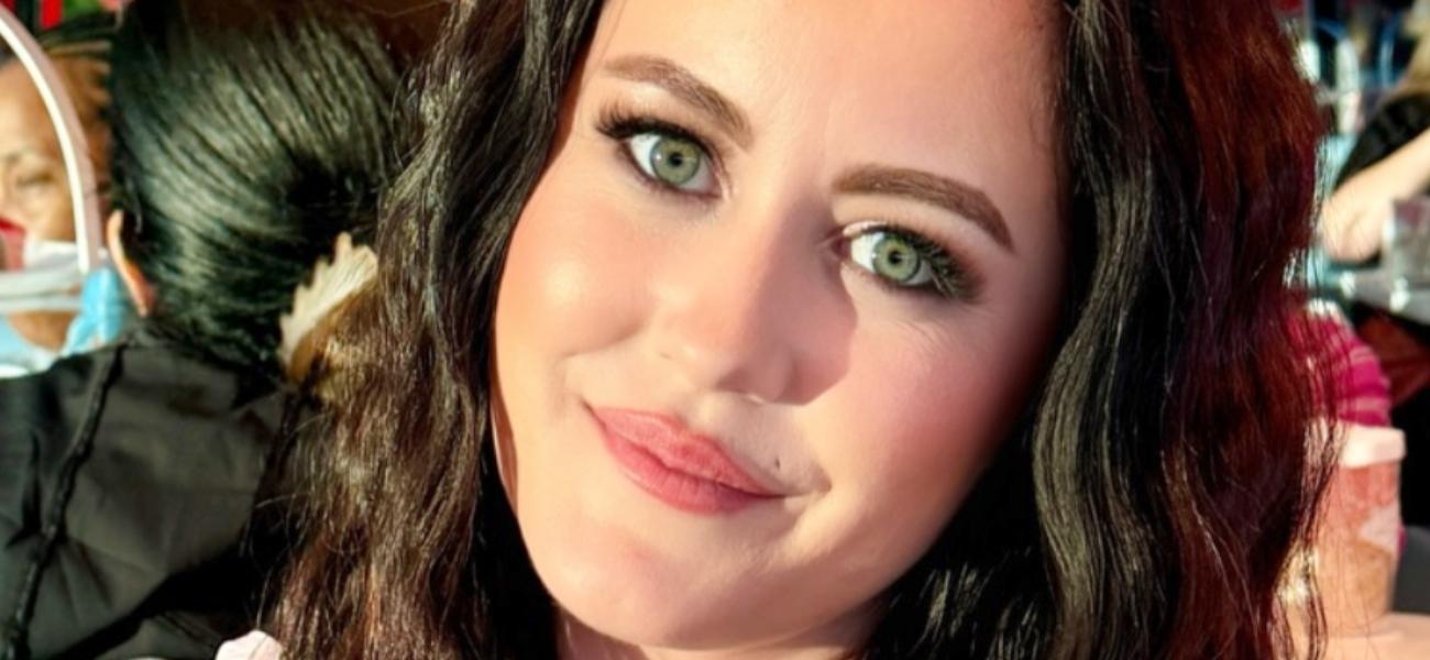 Jenelle Evans poses close up