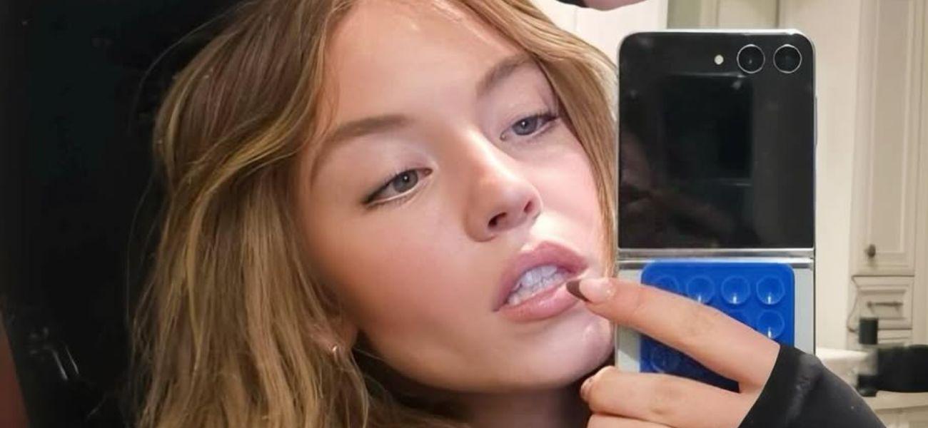 Sydney Sweeney mirror selfie