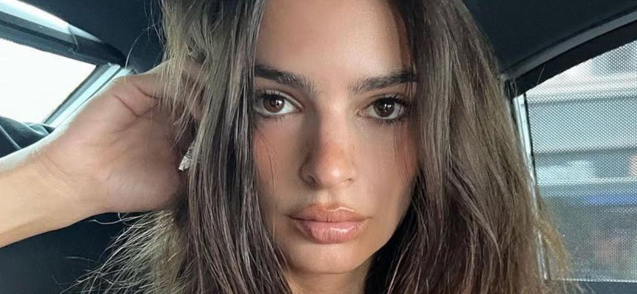 Emily Ratajkowski selfie