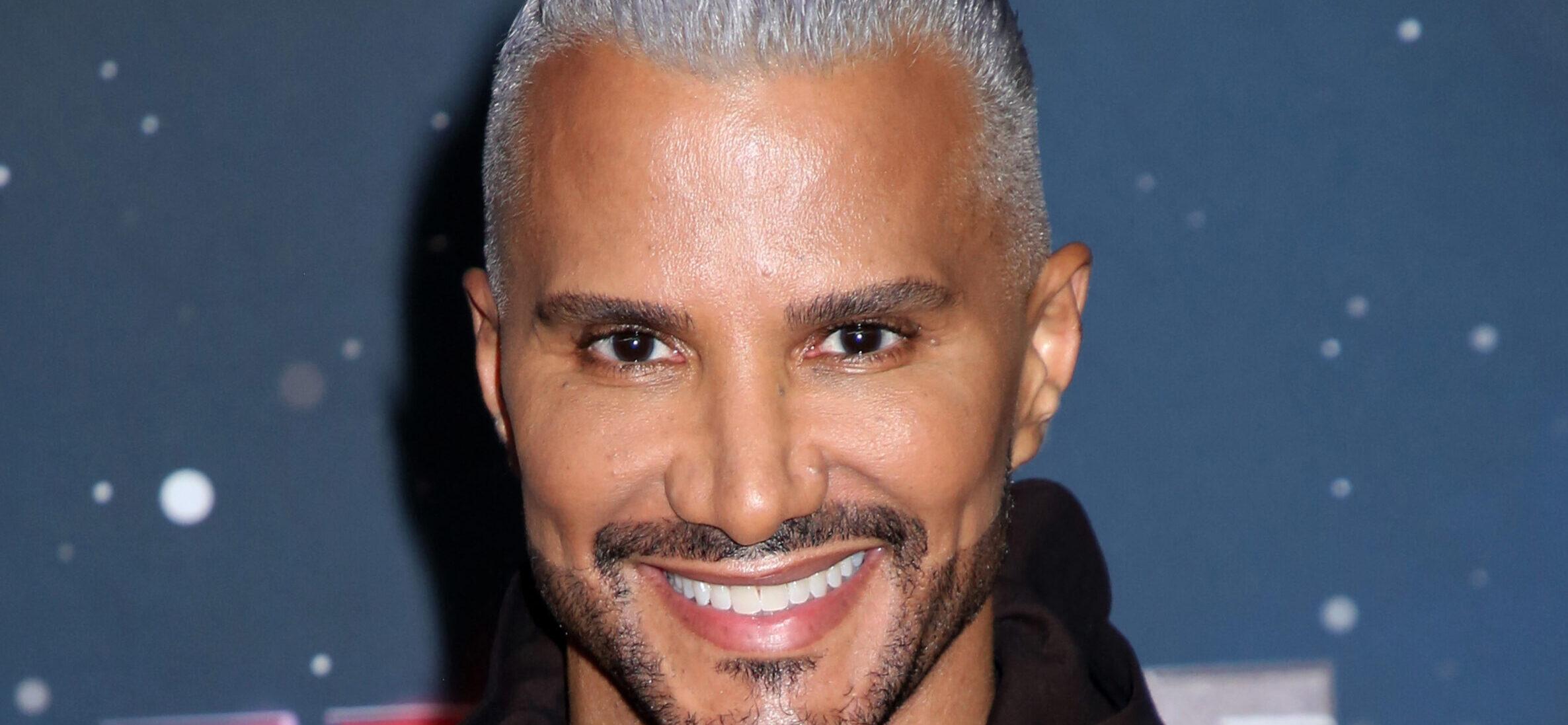 Jay Manuel posing on the red carpet.