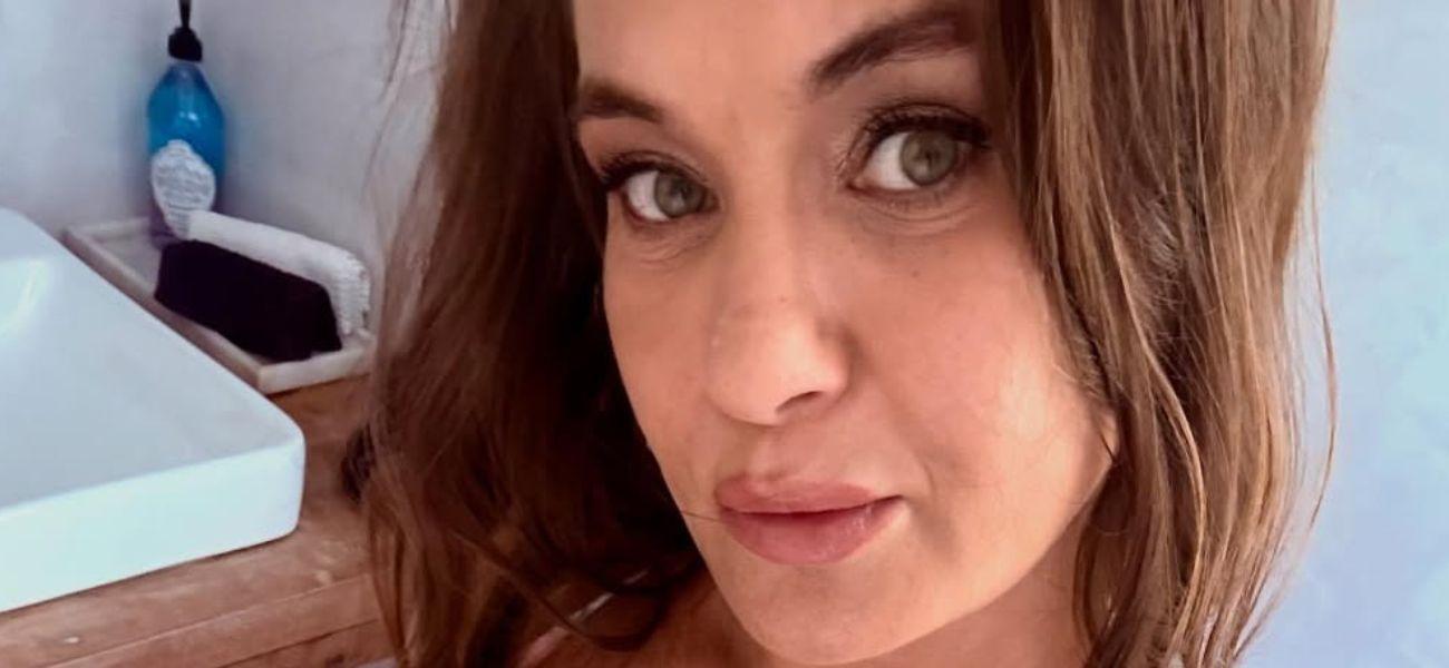 Karolina Kowalkiewicz takes selfie