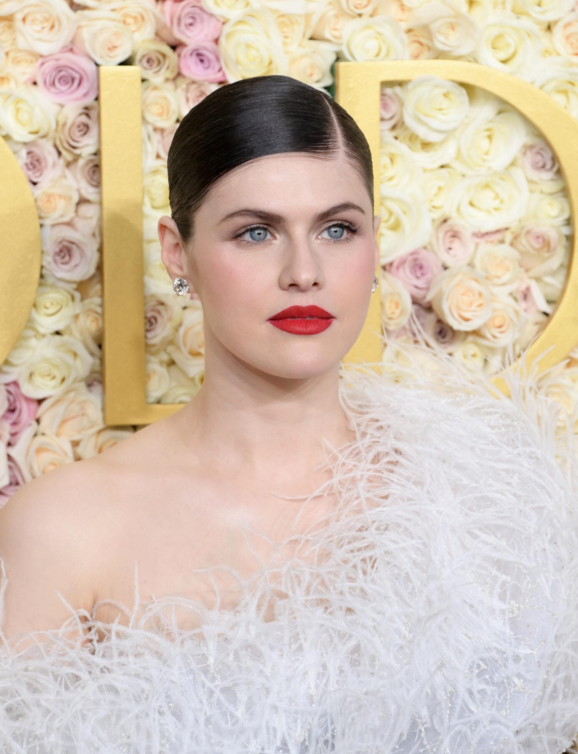 Alexandra Daddario na 82ª edição do Globo de Ouro 