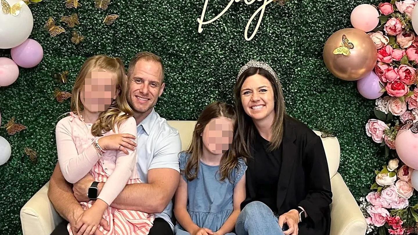 Ashley Flynn e Caleb Flynn com suas filhas