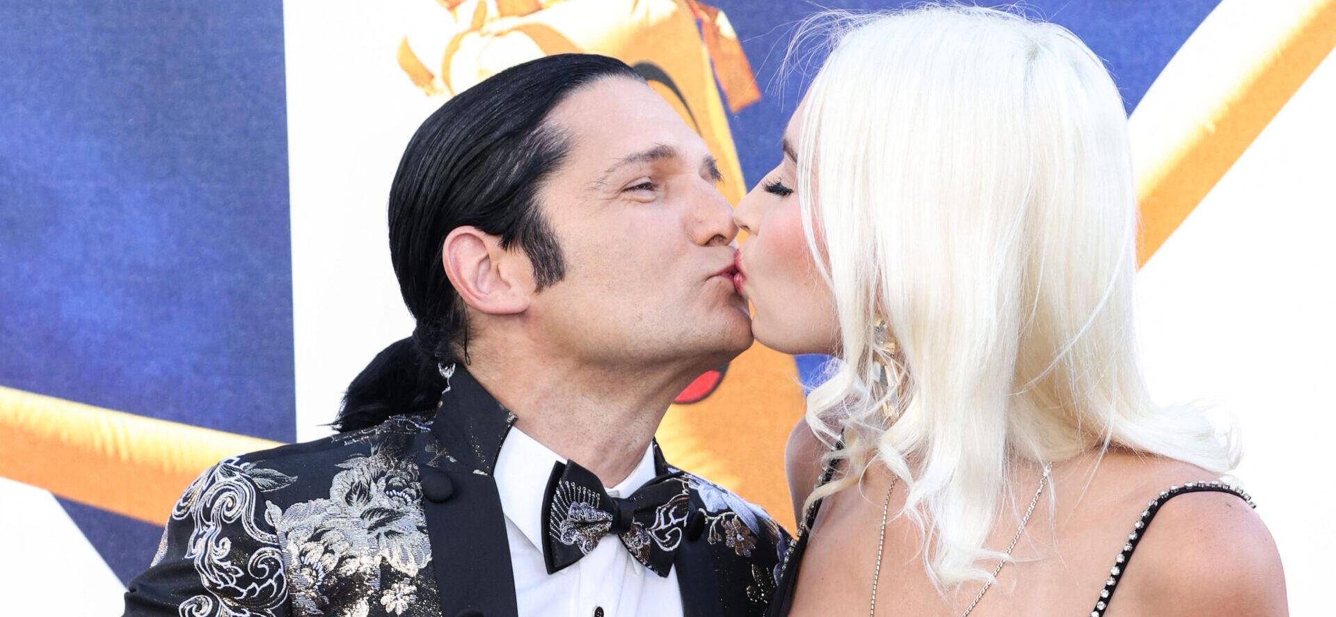 Corey Feldman and Courtney Mitchell kissing