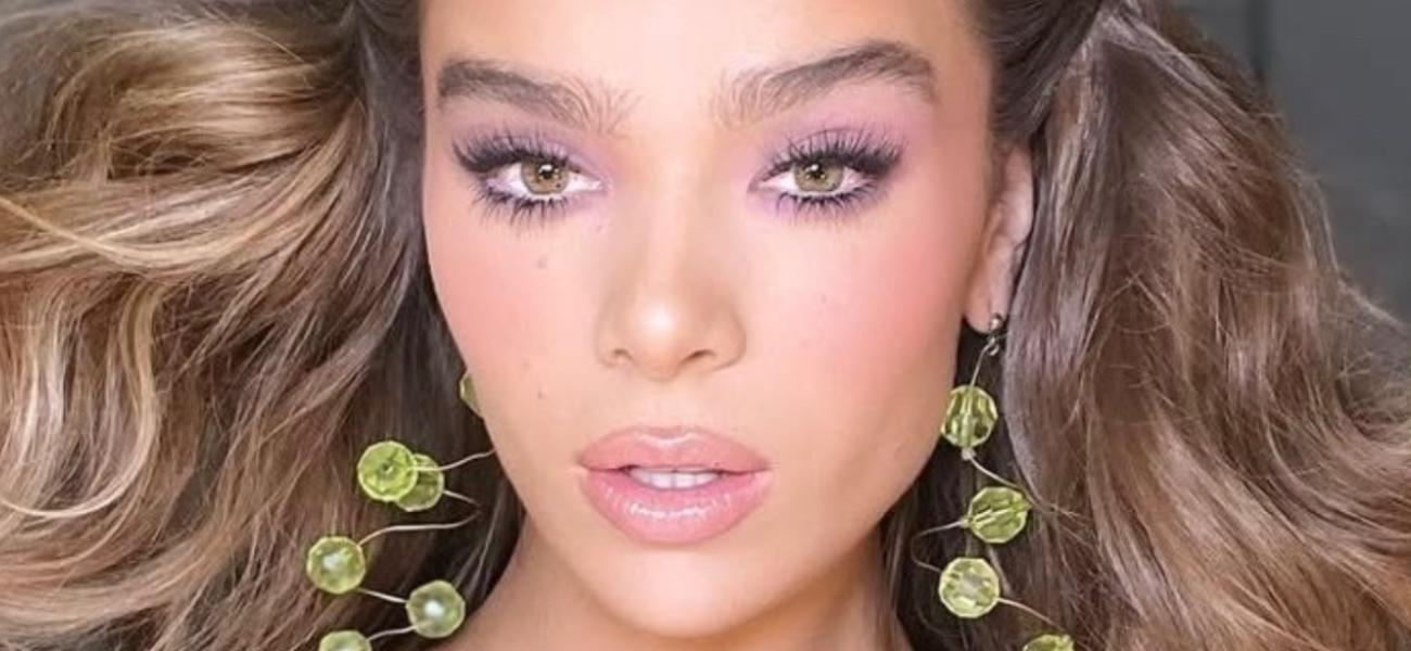 Hailee Steinfeld close up