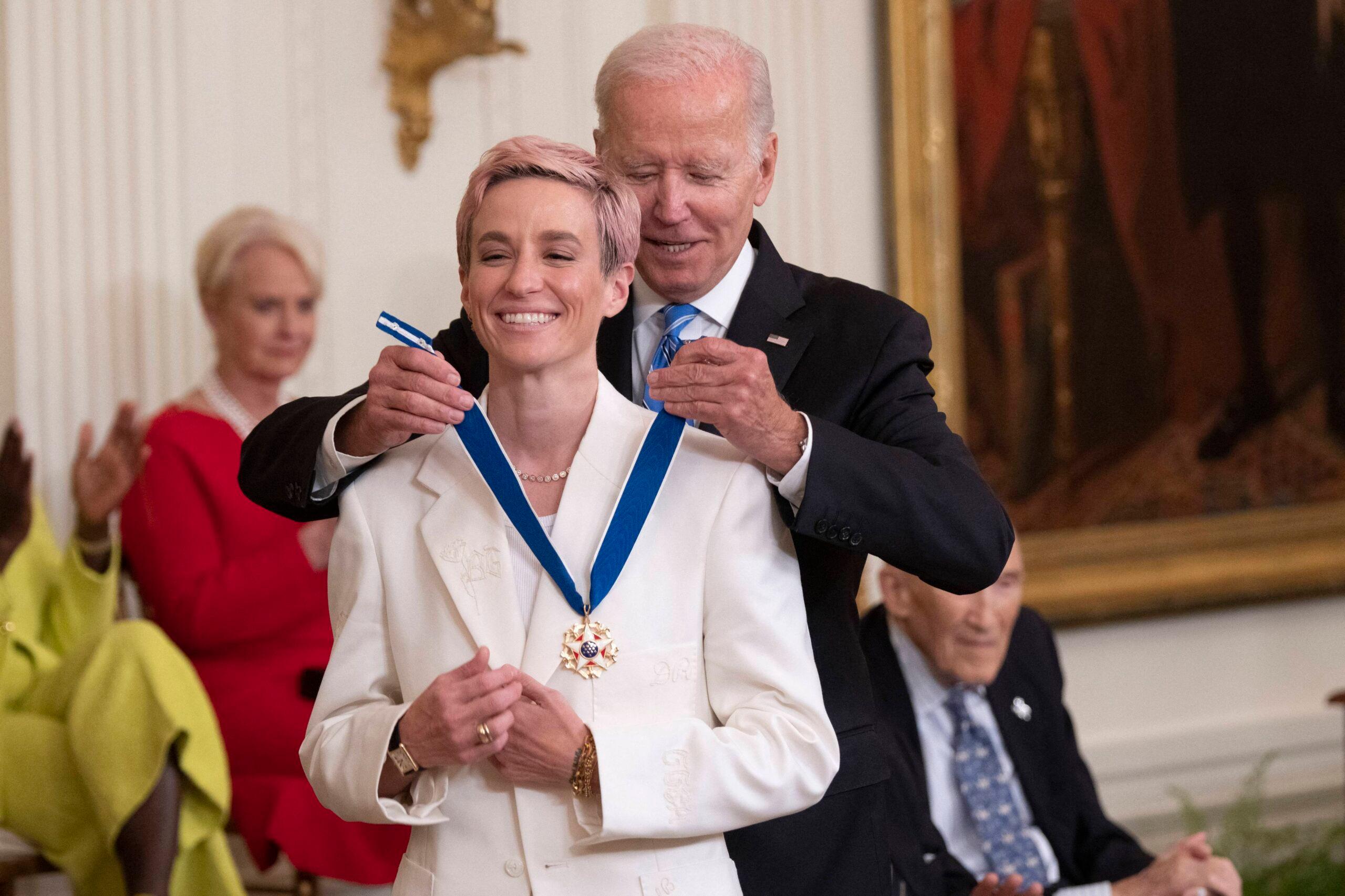 O presidente Joe Biden concede a Medalha da Liberdade a Megan Rapinoe