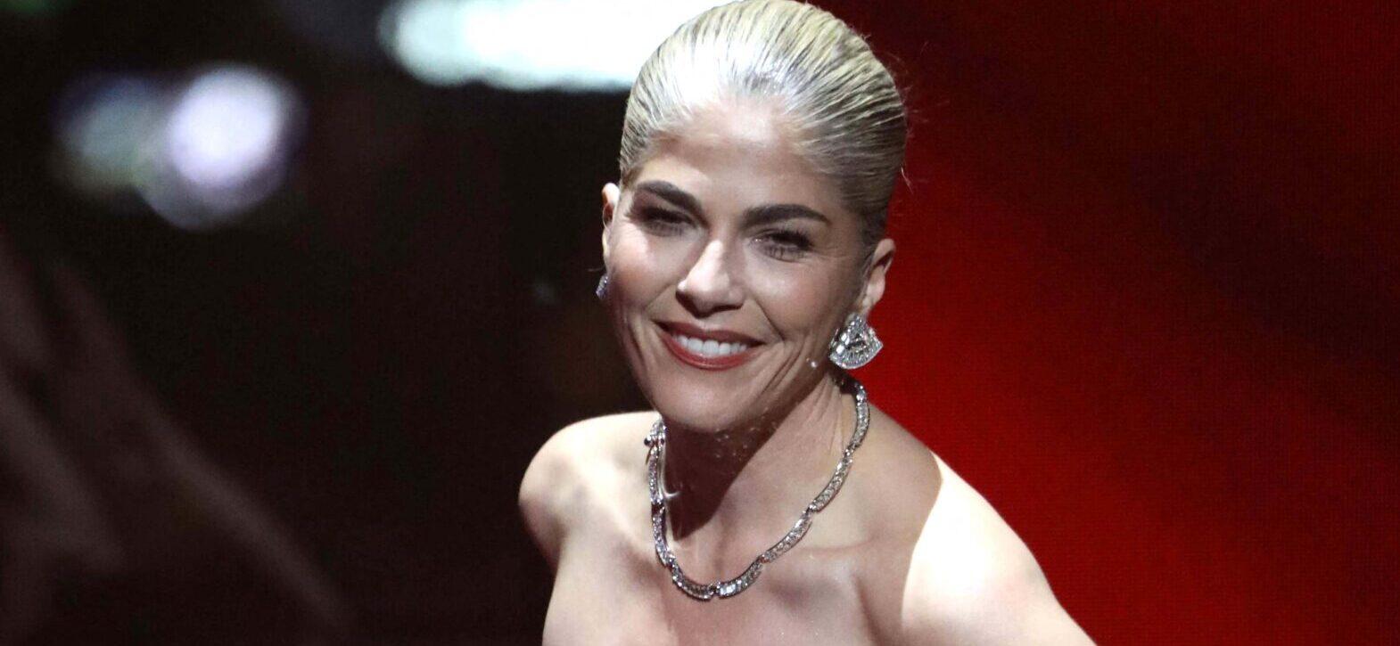 Selma Blair posing for photos