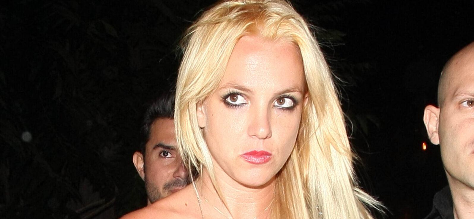 Britney Spears goes blonde
