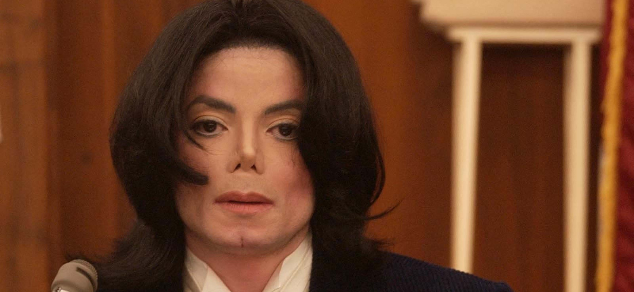 Michael Jackson sitting in court