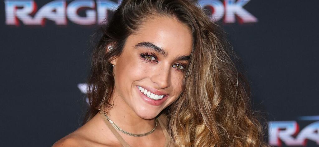 Sommer Ray Lights Instagram ON FIRE With Jacuzzi Twerking Video!