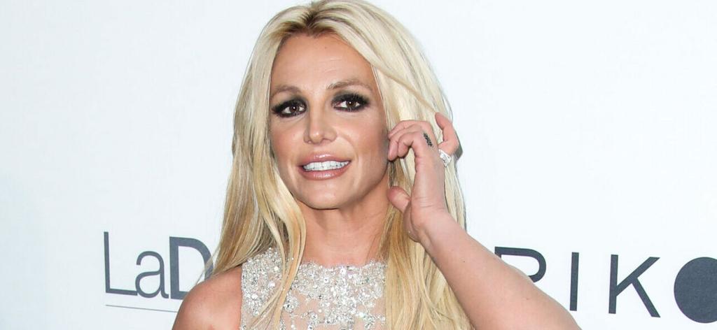 Britney Spears Posted A White Square On IG... And Fans Are Confused!