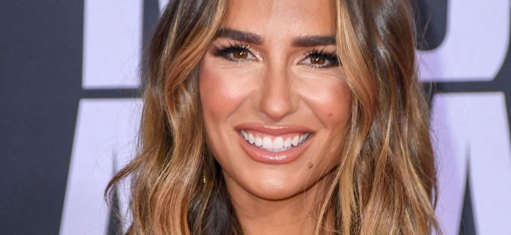 Jessie James Decker In Swimsuit Shows 'Snack-Time Sidekick'