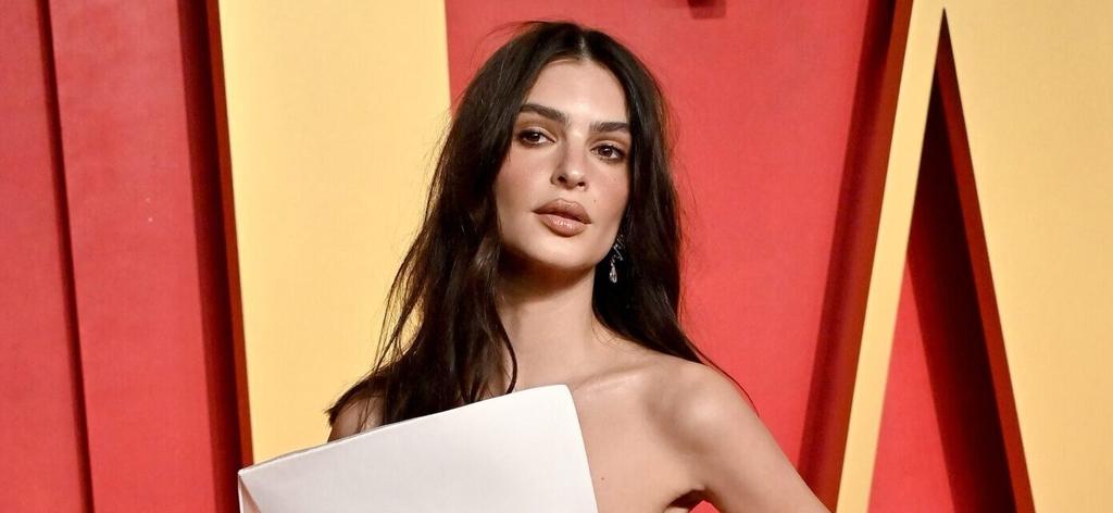 Emily Ratajkowski Turns Up The Heat As She Flaunts Legs For Days