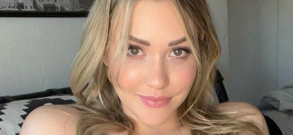 Mia Malkova With Her Banana Shows How Her Job Is 'Bikini'