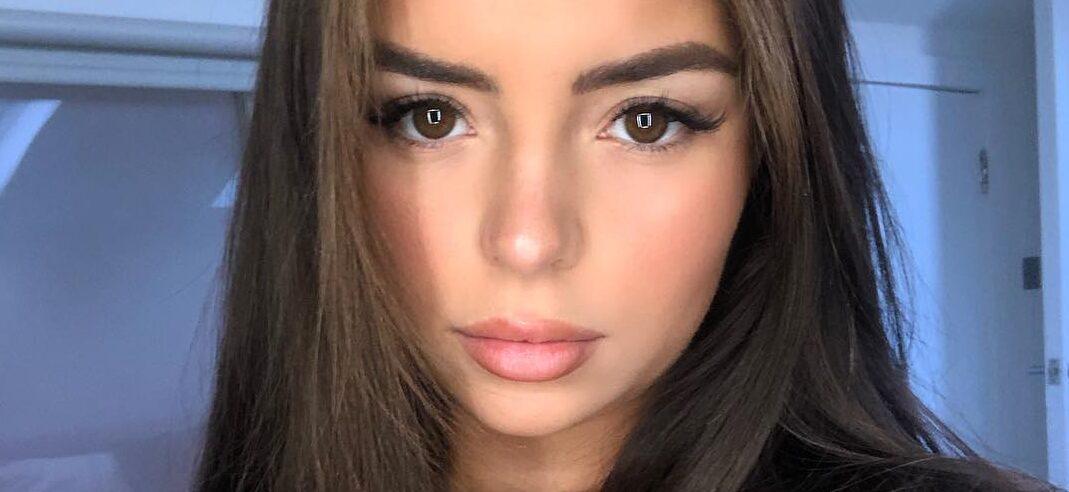 Demi Rose exibe seu peito ‘fantástico’ em seu biquíni tropical